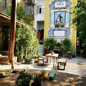 tirana-backpacker-hostel.albaniahotels.org/